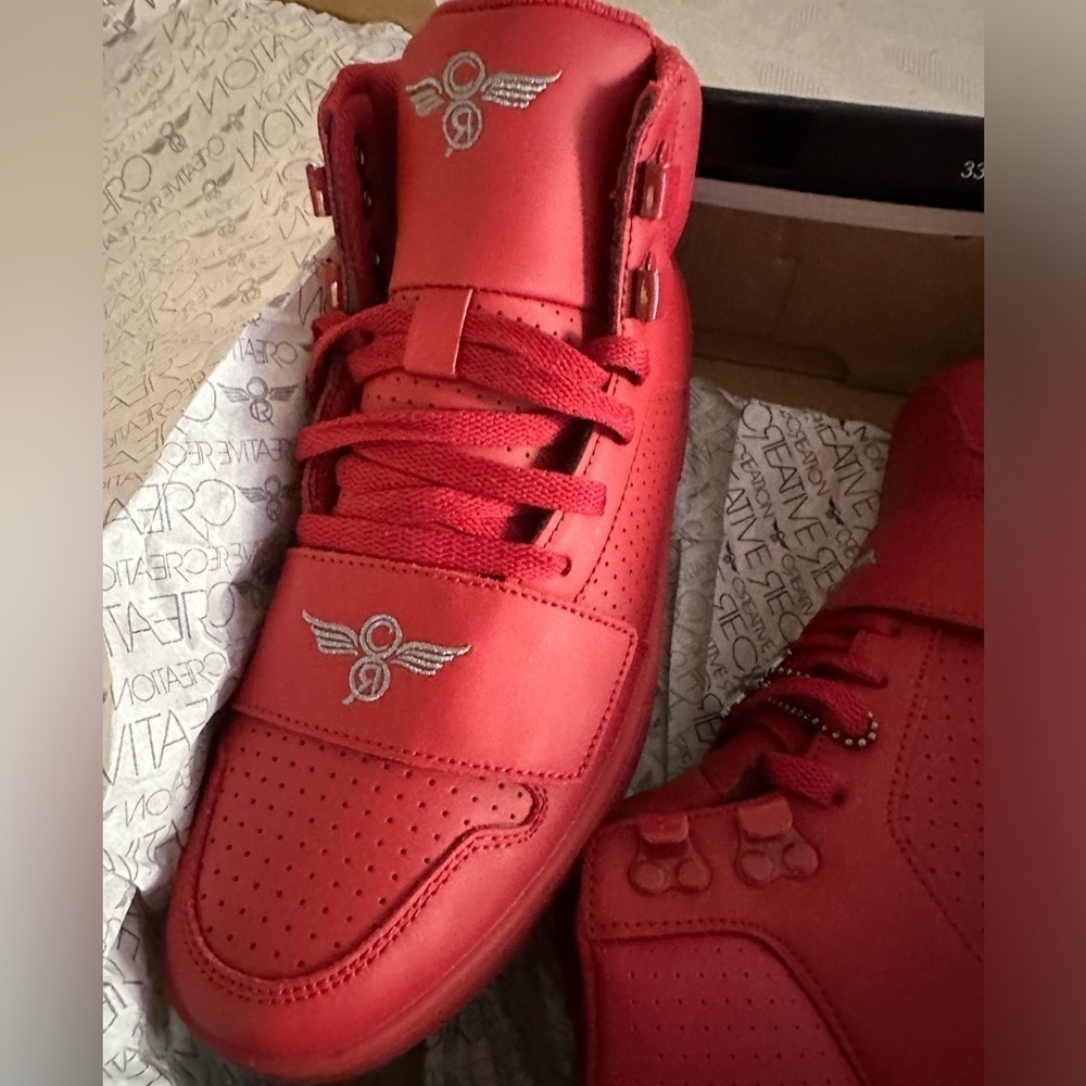 NWT - Size 8  creative recreation sneakers